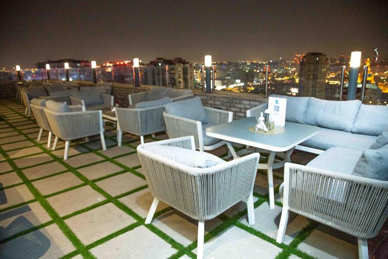 Saraya Corniche Hotel - Teras