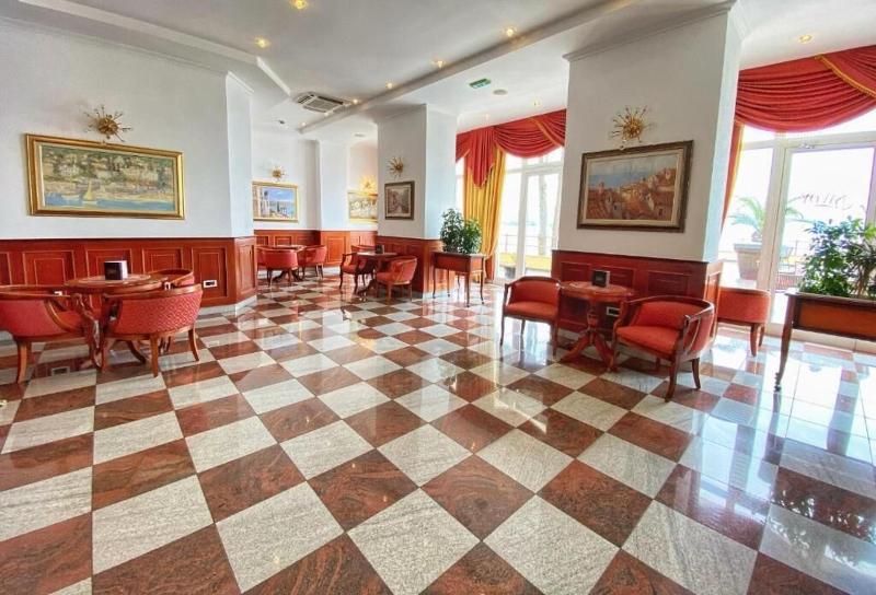 Hotel Savoy - Lobi