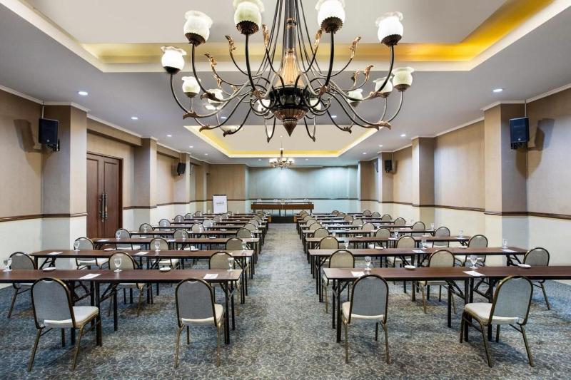 Horison Ultima Riss Yogyakarta - Toplantı