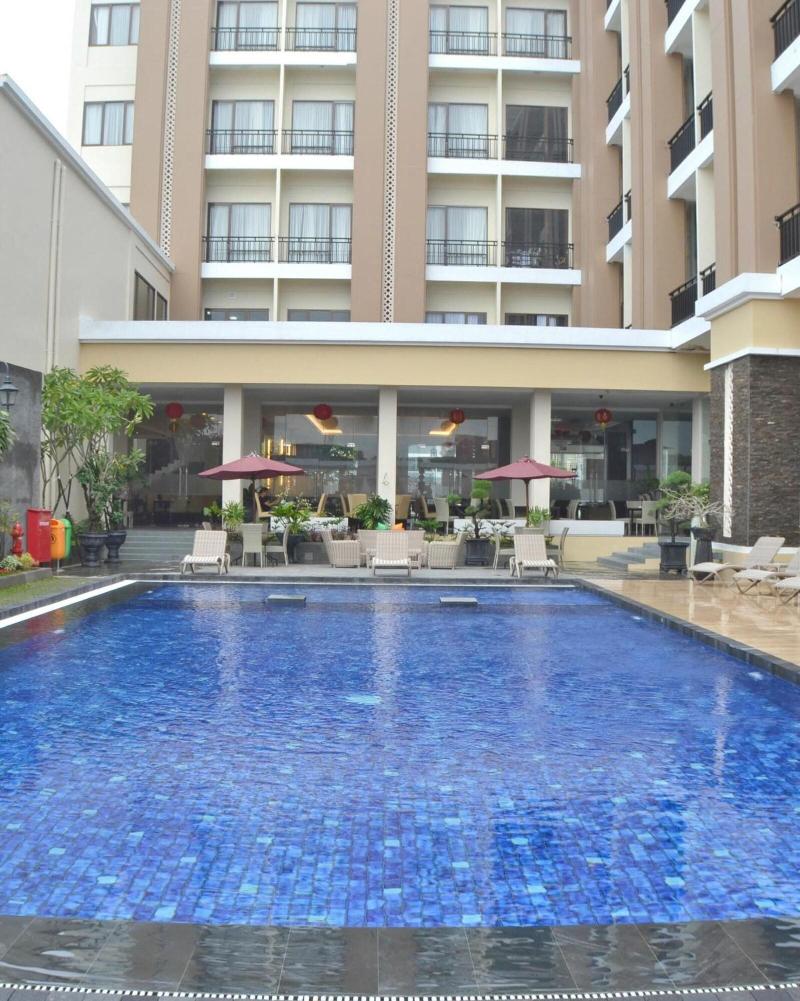 Horison Ultima Riss Yogyakarta - Havuz