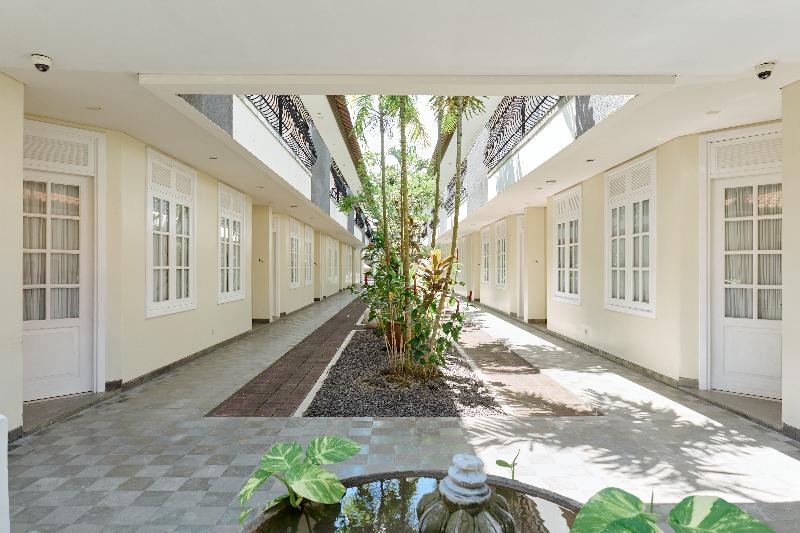 SOLTERRA SEMINYAK Boutique Hotel & Spa - Teras