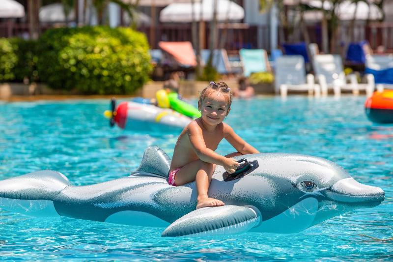 Arinara Beach Resort Phuket - Havuz