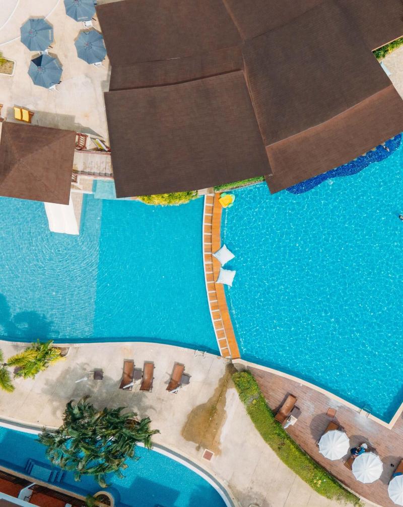 Arinara Beach Resort Phuket - Havuz