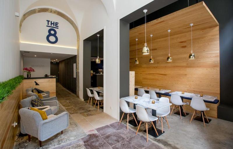 The 8 Down Town Suites - Lobi