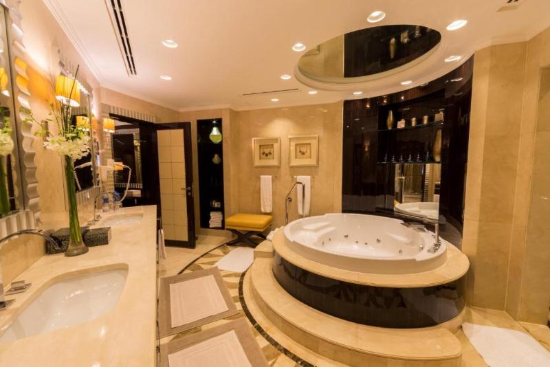 Movenpick Grand Al Bustan Hotel - Oda