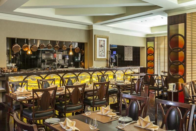 Movenpick Grand Al Bustan Hotel - Restoran
