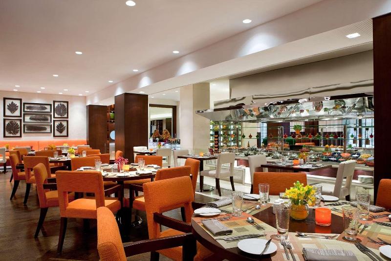 Movenpick Grand Al Bustan Hotel - Restoran