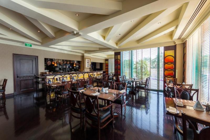 Movenpick Grand Al Bustan Hotel - Teras