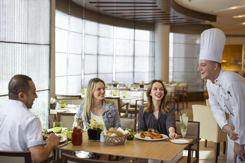 Jumeira Rotana - Restoran