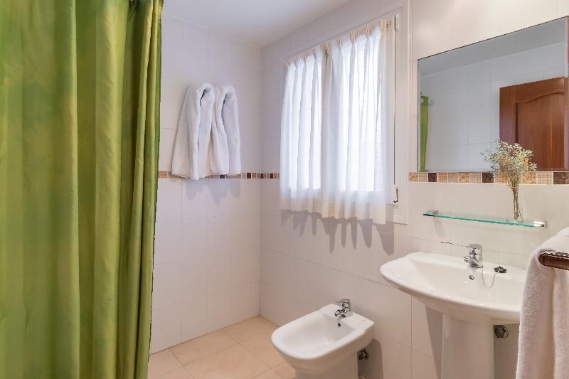 Apartamentos Silken Playa De Toró - Oda