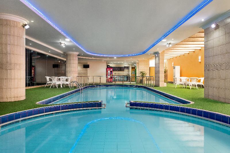 Howard Johnson by Wyndham Dammam - Havuz