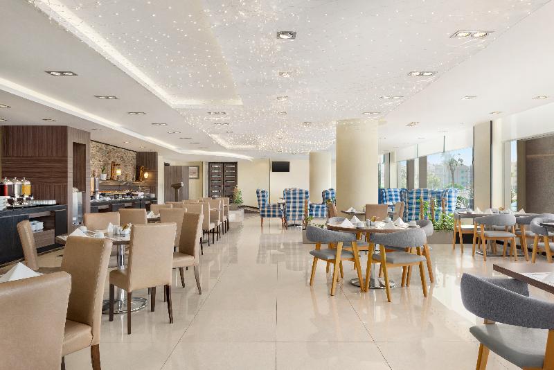 Howard Johnson by Wyndham Dammam - Restoran