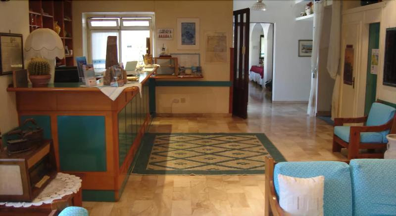 Hotel Sandalyon - Lobi