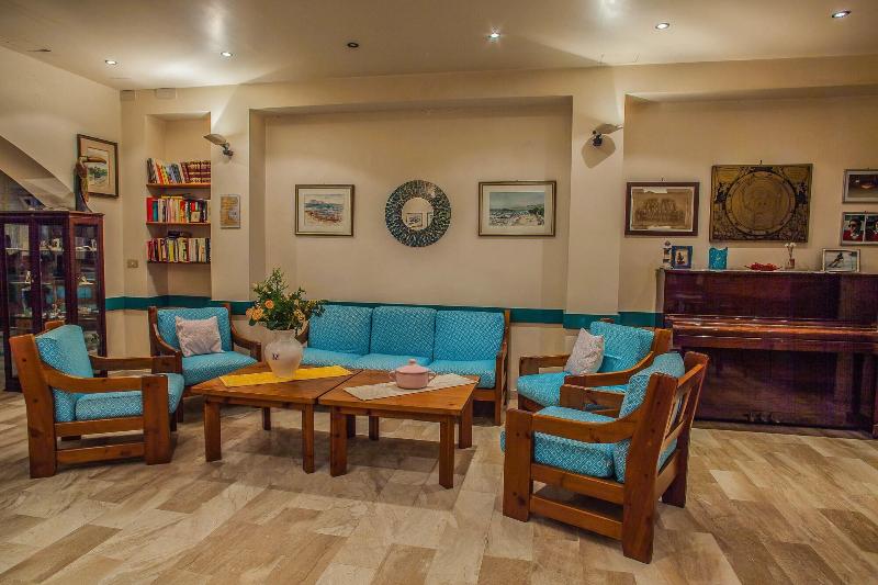 Hotel Sandalyon - Lobi