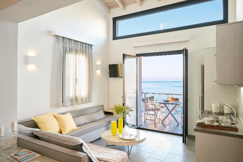 Eleia Seafront Villas - Oda