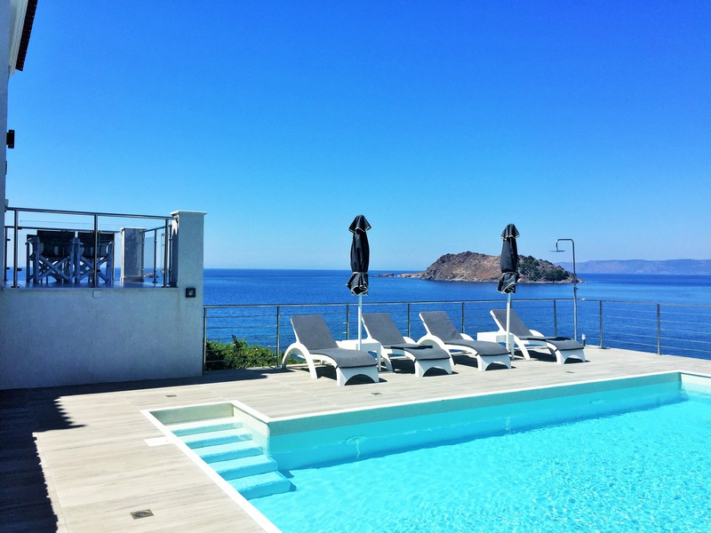 Eleia Seafront Villas - Havuz