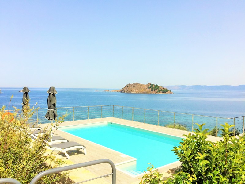 Eleia Seafront Villas - Havuz