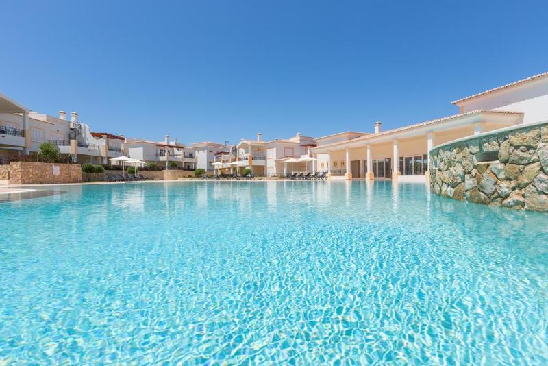 NAU Salema Beach Village - Havuz