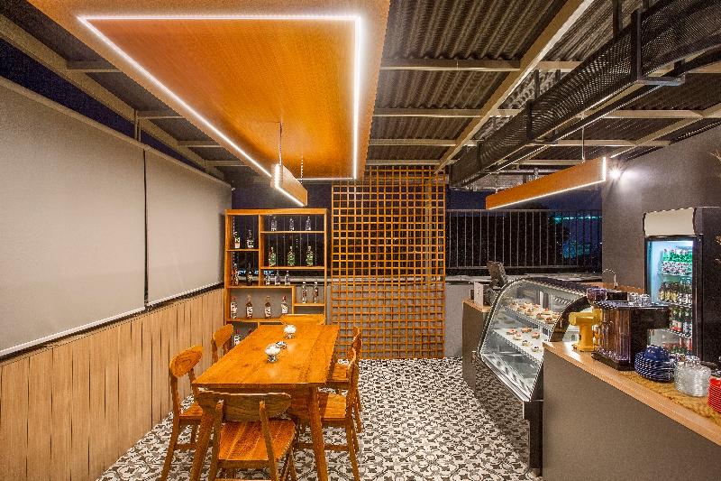 Zest Hotel Sukajadi Bandung - Bar