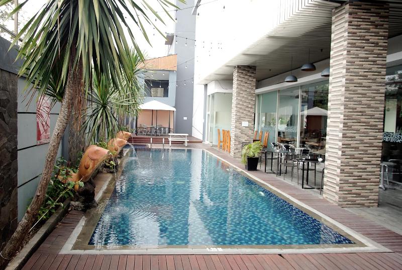 Aston Lampung City Hotel - Havuz
