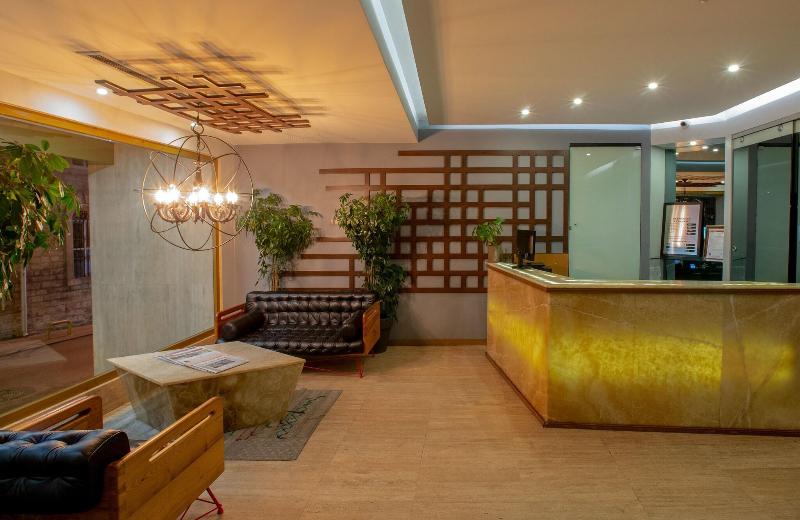 Tan Hotel - Lobi