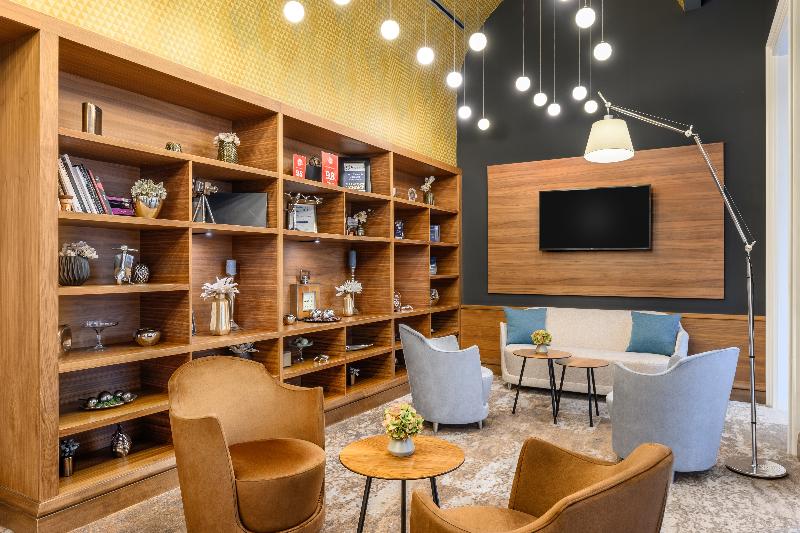 Hotel Moments Budapest by Continental Group - Lobi