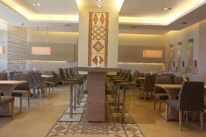 Hilton Dead Sea Resort & Spa - Bar