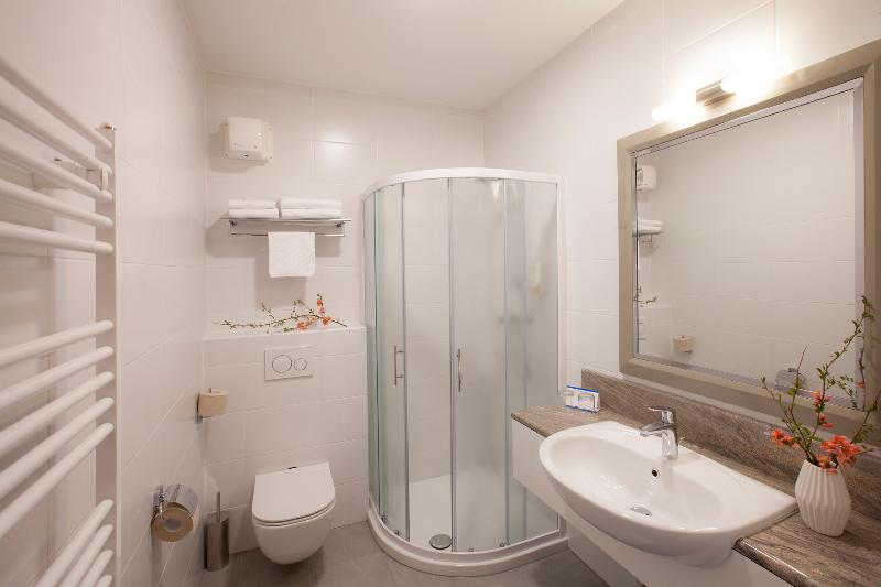 Hotel Jezero - Genel