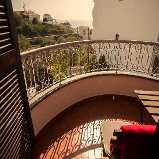 Ericeira Chill Hill 2 – Peach Garden fotoÄŸrafÄ±