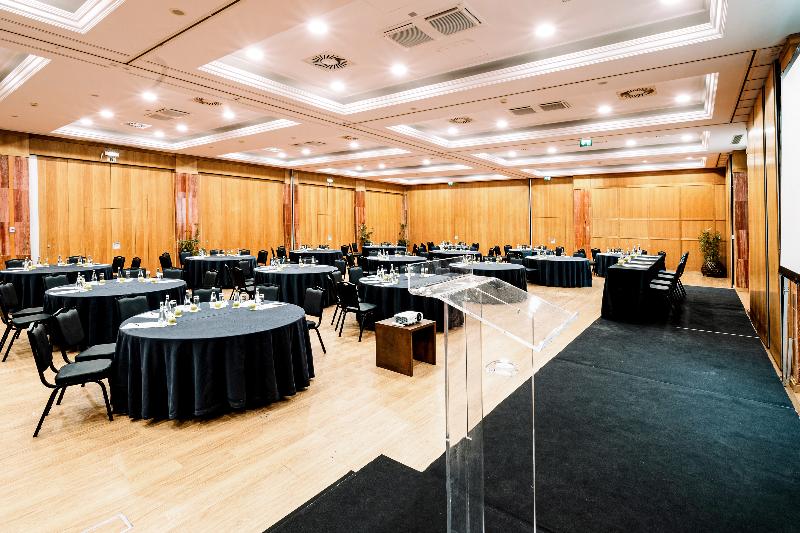 Grande Real Santa Eulalia Resort & Hotel Spa - Toplantı