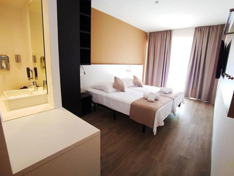 Planet One Hotel - Genel