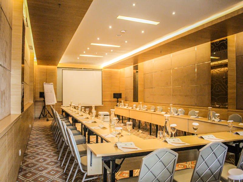 Pesona Alam Resort & Spa Puncak - Toplantı