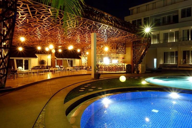 Java Heritage Hotel Purwokerto - Havuz