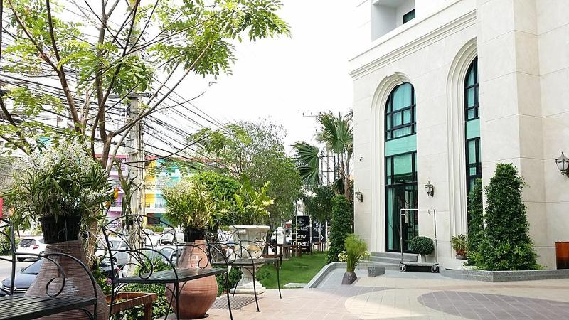 SN Plus Hotel - Teras
