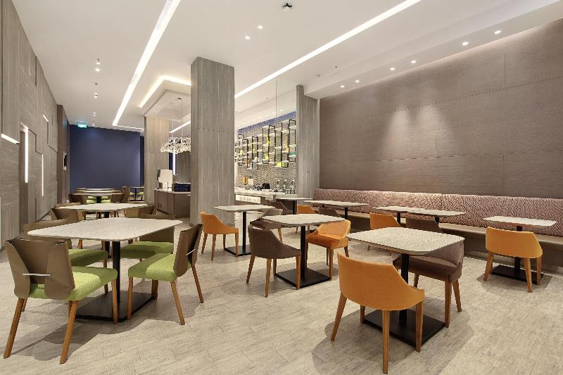 Holiday Inn Express Jakarta Wahid Hasyim - Restoran
