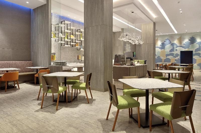 Holiday Inn Express Jakarta Wahid Hasyim - Restoran