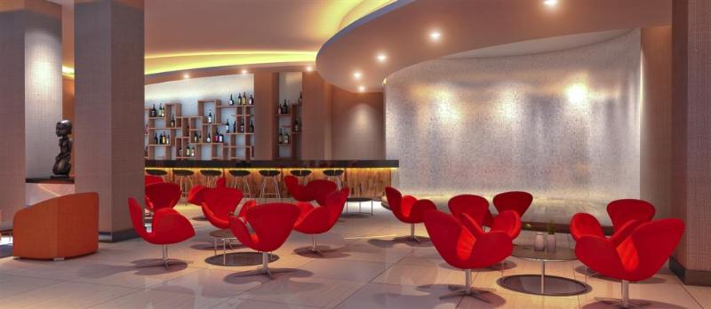 Four Points By Sheraton Makassar - Bar