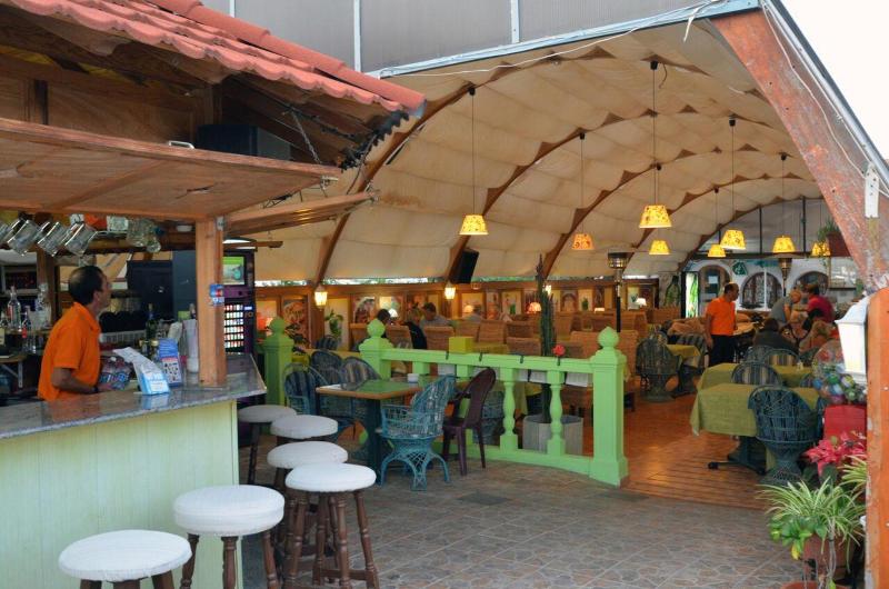 Los Arcos - Bar