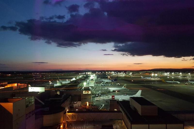 BLOC Hotel Gatwick - Genel