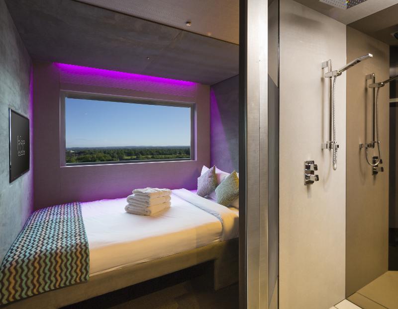 BLOC Hotel Gatwick - Oda
