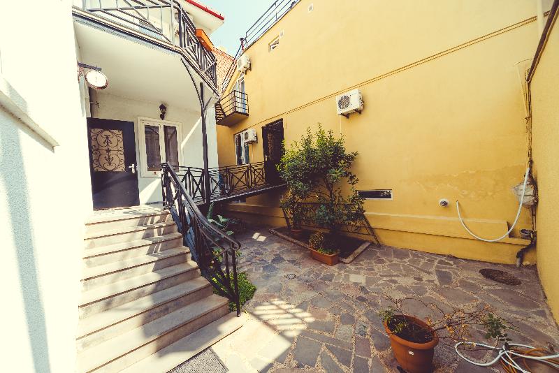 New Metekhi - Genel