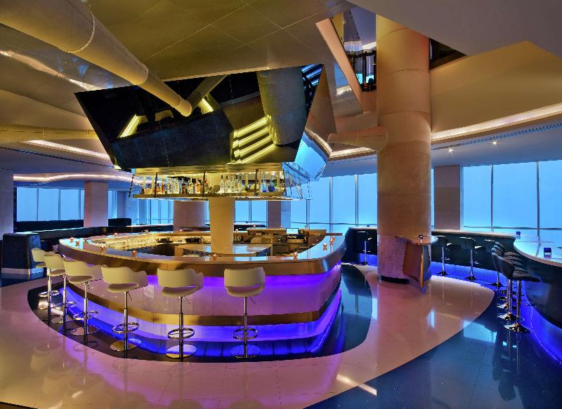 V Hotel Dubai, Curio Collection by Hilton - Bar