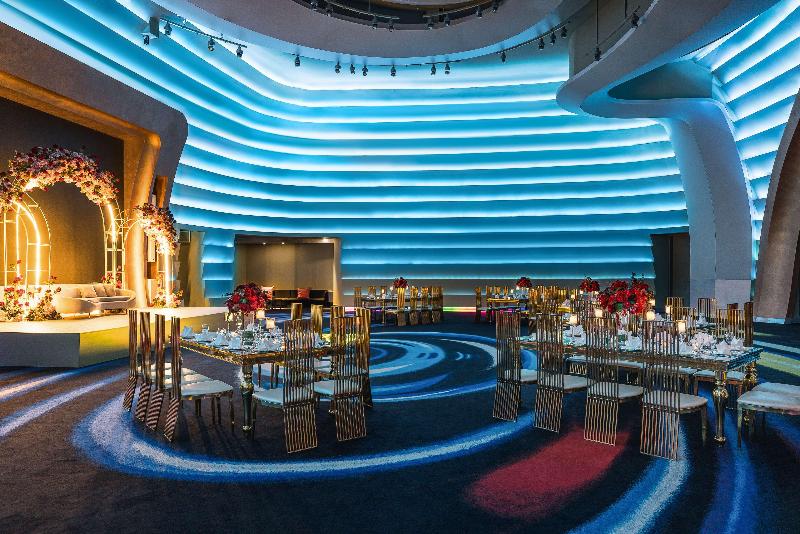 V Hotel Dubai, Curio Collection by Hilton - Genel