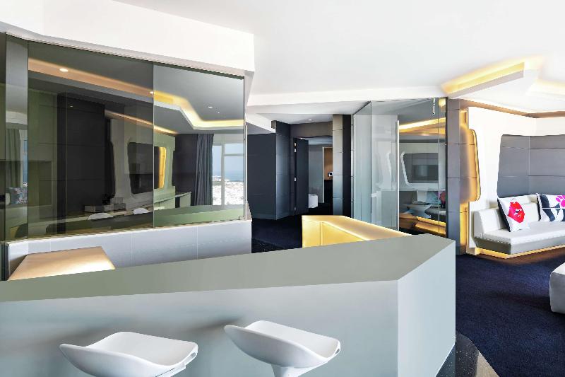 V Hotel Dubai, Curio Collection by Hilton - Oda