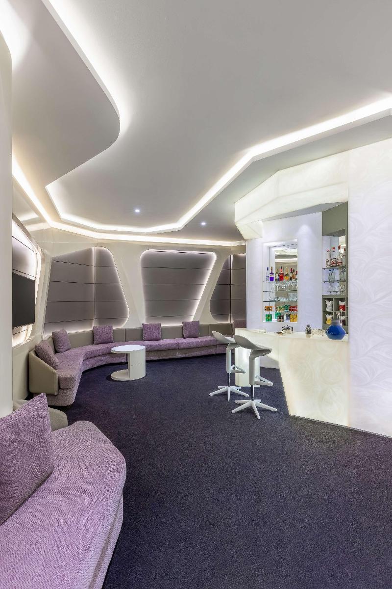 V Hotel Dubai, Curio Collection by Hilton - Oda