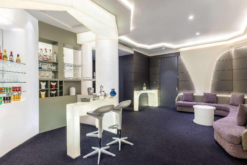 V Hotel Dubai, Curio Collection by Hilton - Oda