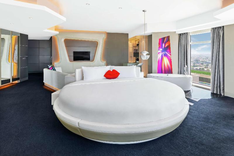 V Hotel Dubai, Curio Collection by Hilton - Oda