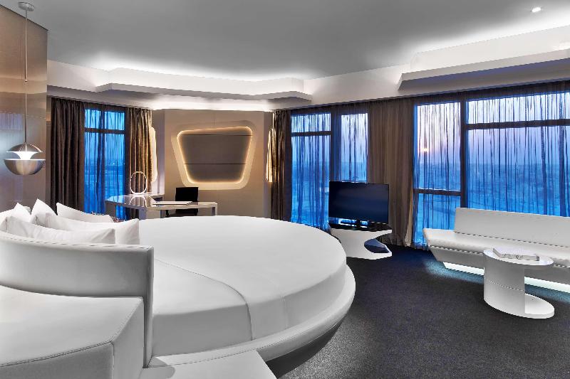 V Hotel Dubai, Curio Collection by Hilton - Oda