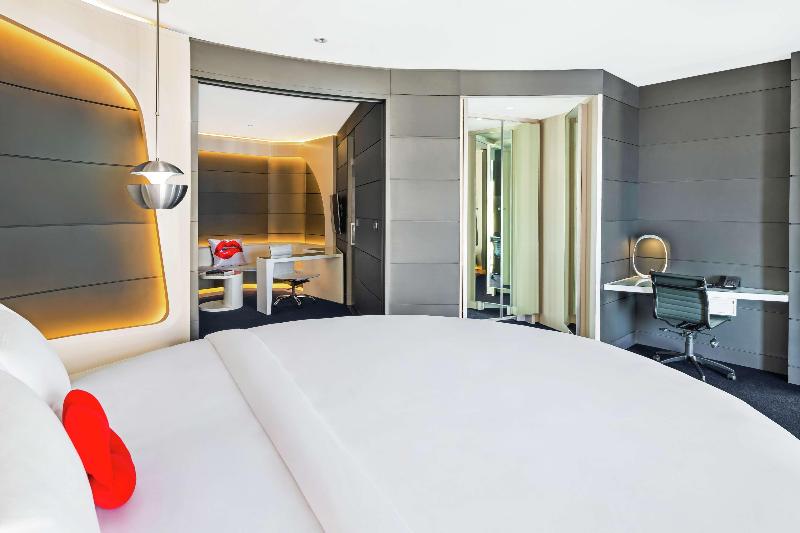 V Hotel Dubai, Curio Collection by Hilton - Oda