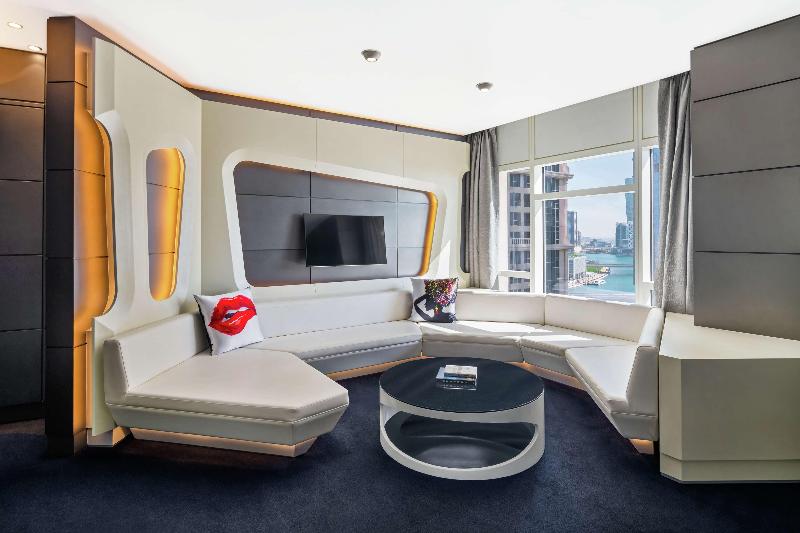 V Hotel Dubai, Curio Collection by Hilton - Oda
